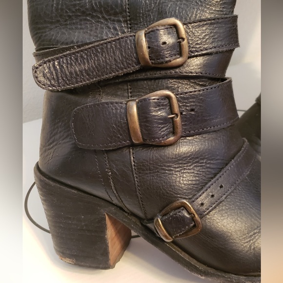 Steve Madden Bruce Black Leather Knee High Boots 9 Buckle and Strapping Detail - Picture 9 of 10